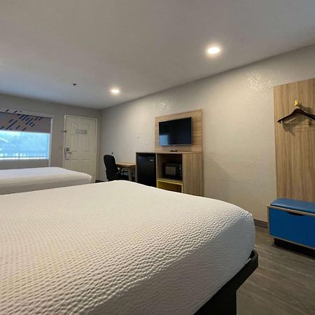 Days Inn By Wyndham Near Seaworld San Antonio Zewnętrze zdjęcie