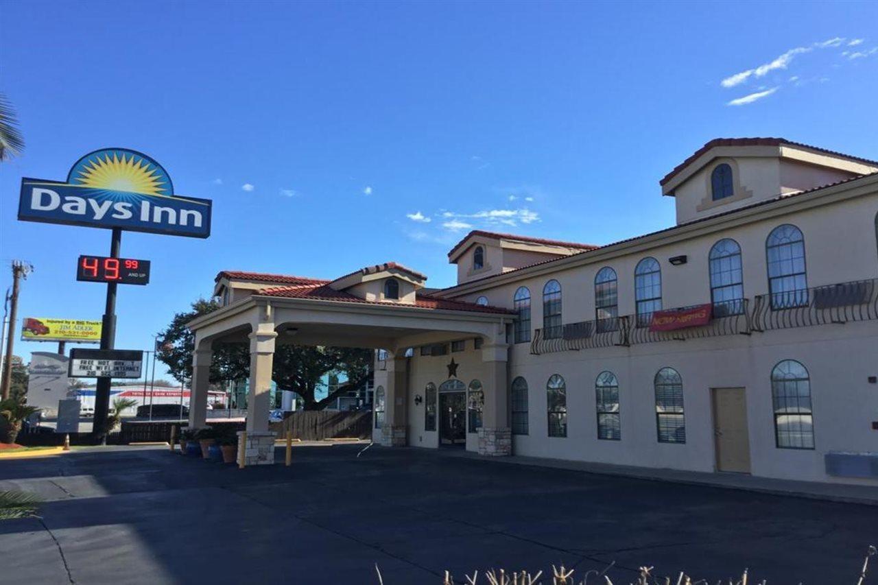 Days Inn By Wyndham Near Seaworld San Antonio Zewnętrze zdjęcie