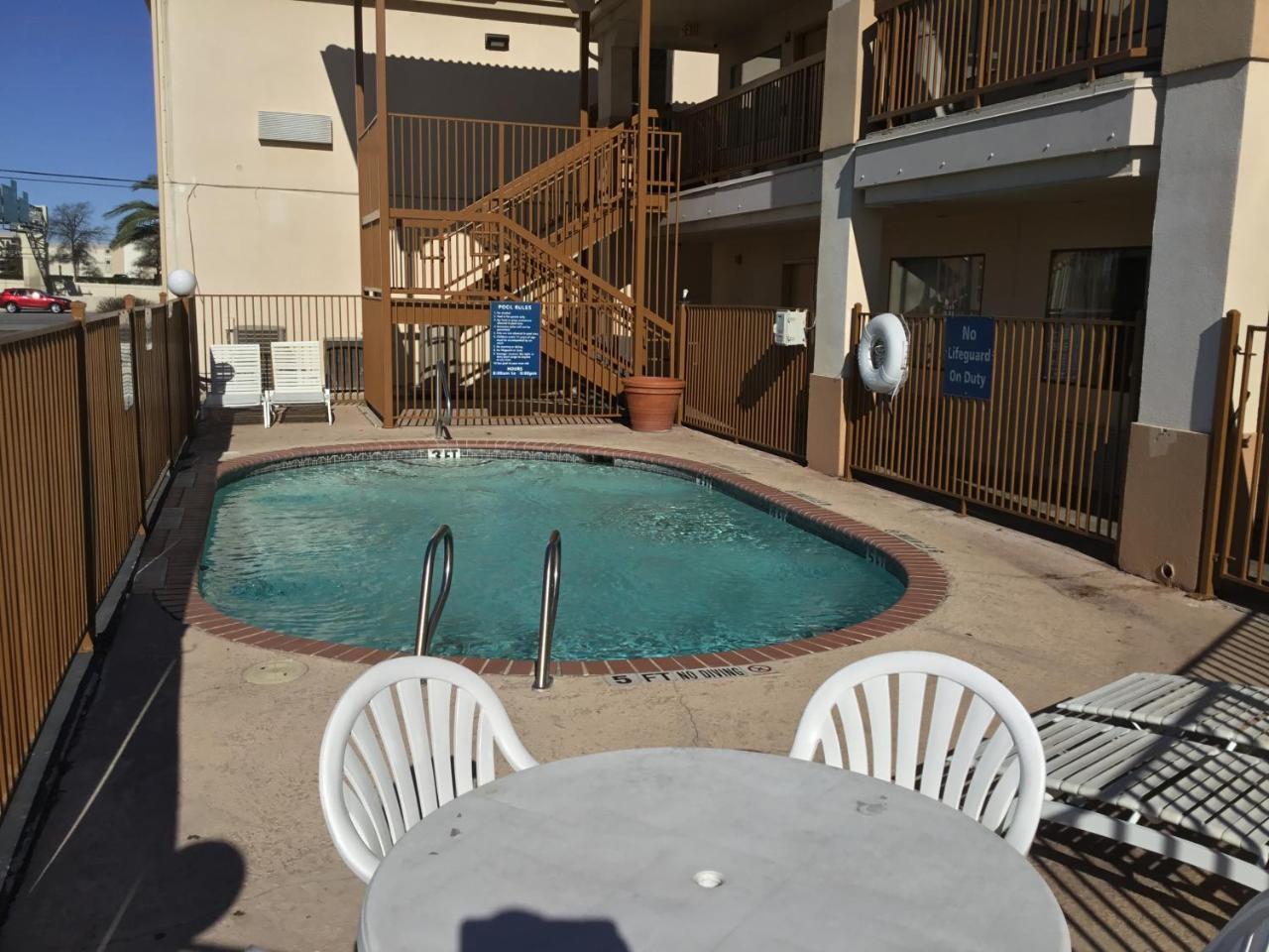 Days Inn By Wyndham Near Seaworld San Antonio Zewnętrze zdjęcie
