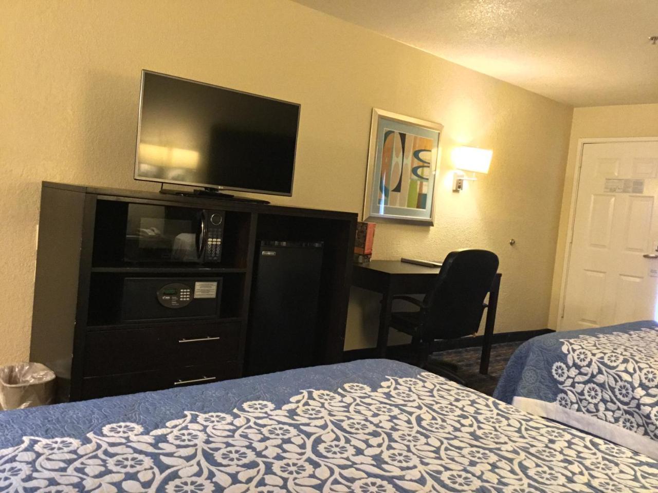 Days Inn By Wyndham Near Seaworld San Antonio Zewnętrze zdjęcie