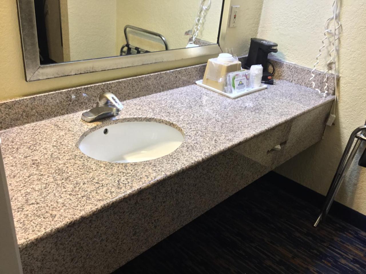 Days Inn By Wyndham Near Seaworld San Antonio Zewnętrze zdjęcie